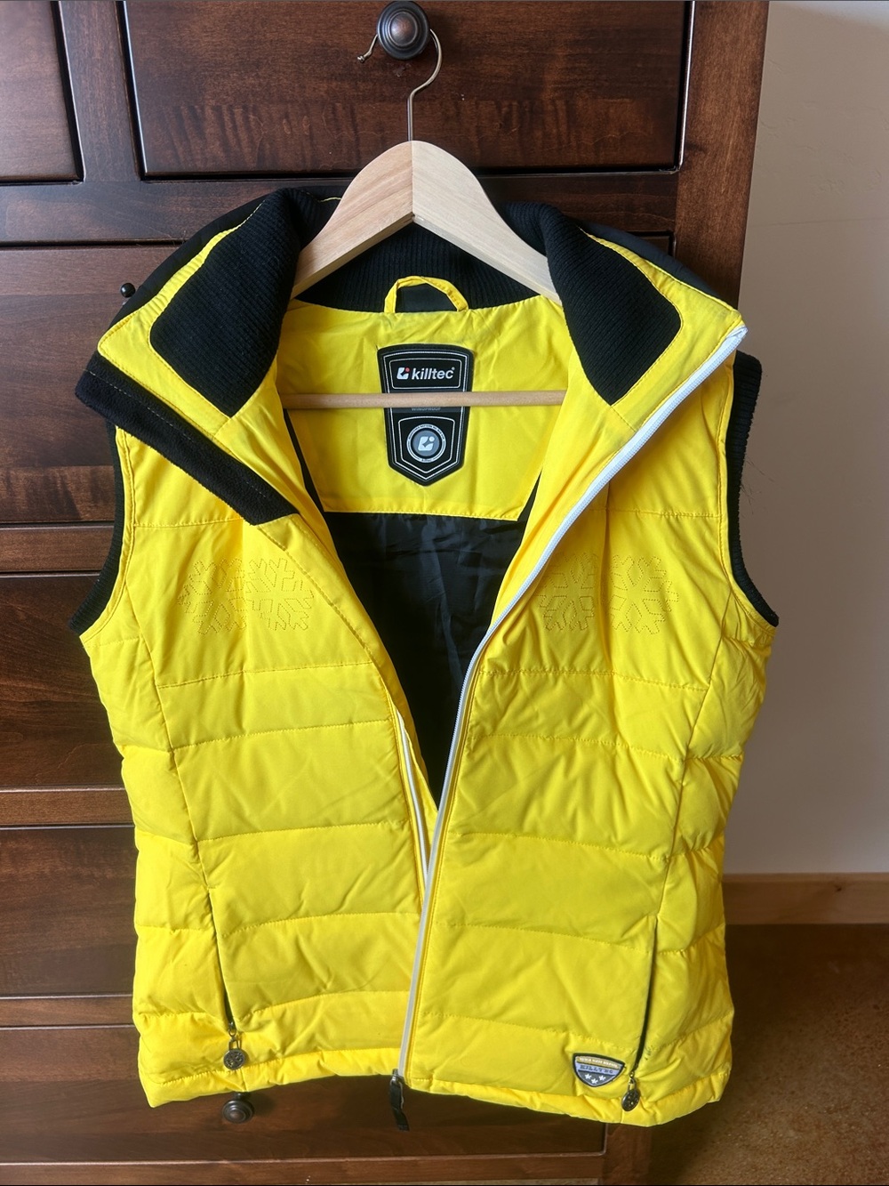 Kiltec Women’s Yellow Insulated Ski Vest with High Collar